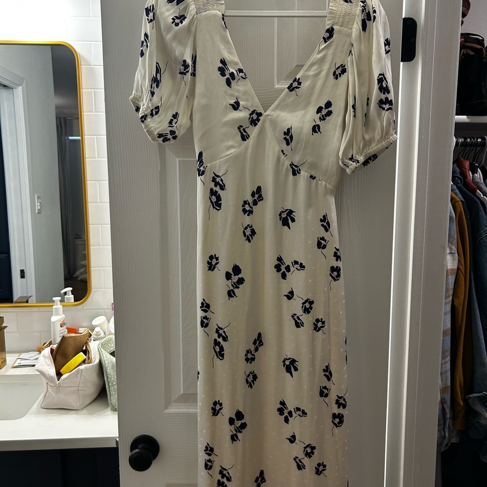 Scotch & Soda Cream Midi Sundress with V-Neck and Short Sleeves